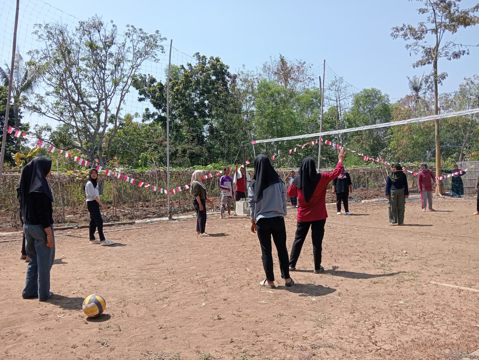 Dalam Rangka Memperingati HUT RI ke 79 Desa Tawang Sari Adakan Lomba Voli Antar RT